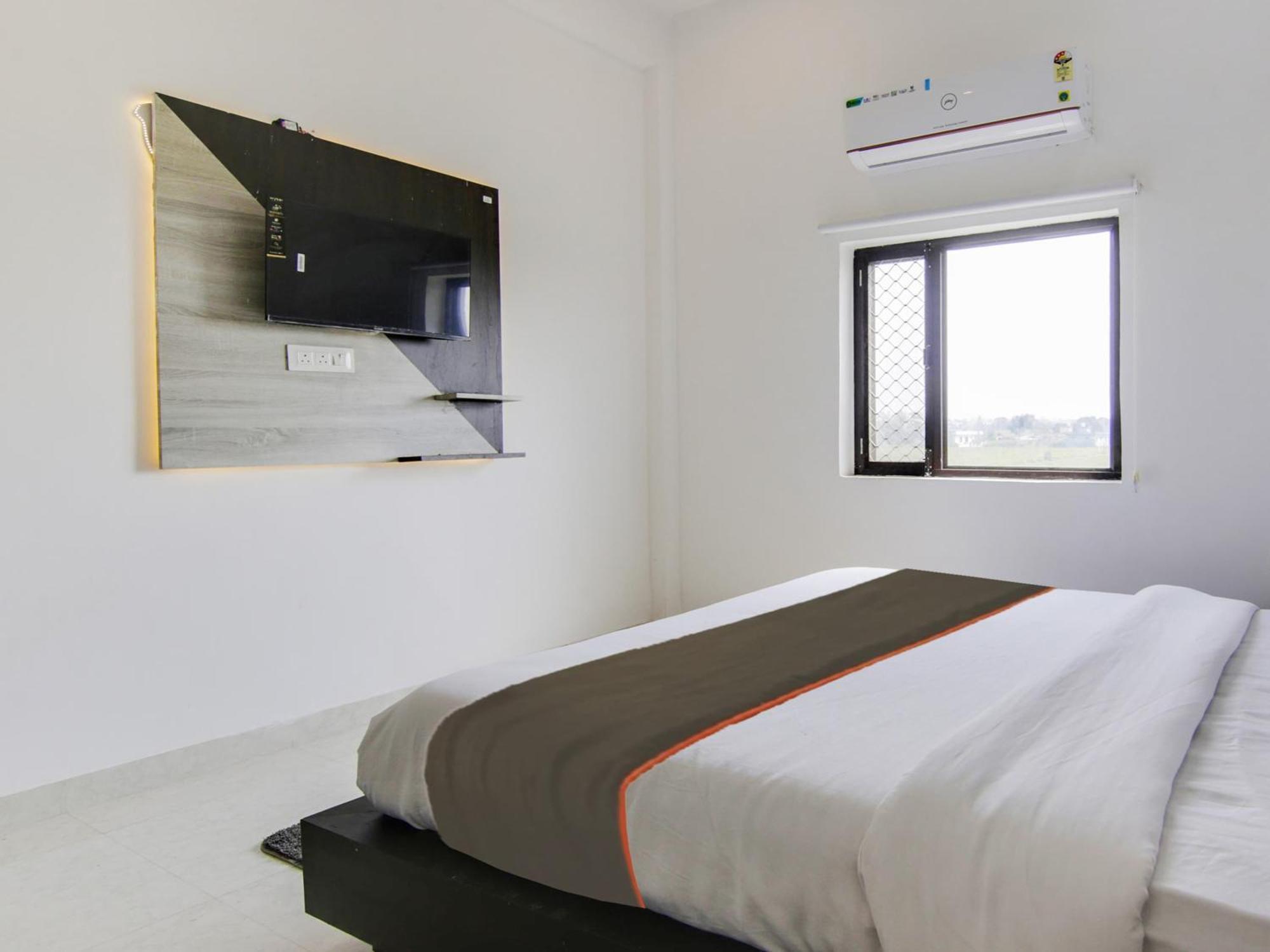 The Nines Hotel & Restro ไนนิตาล ภายนอก รูปภาพ