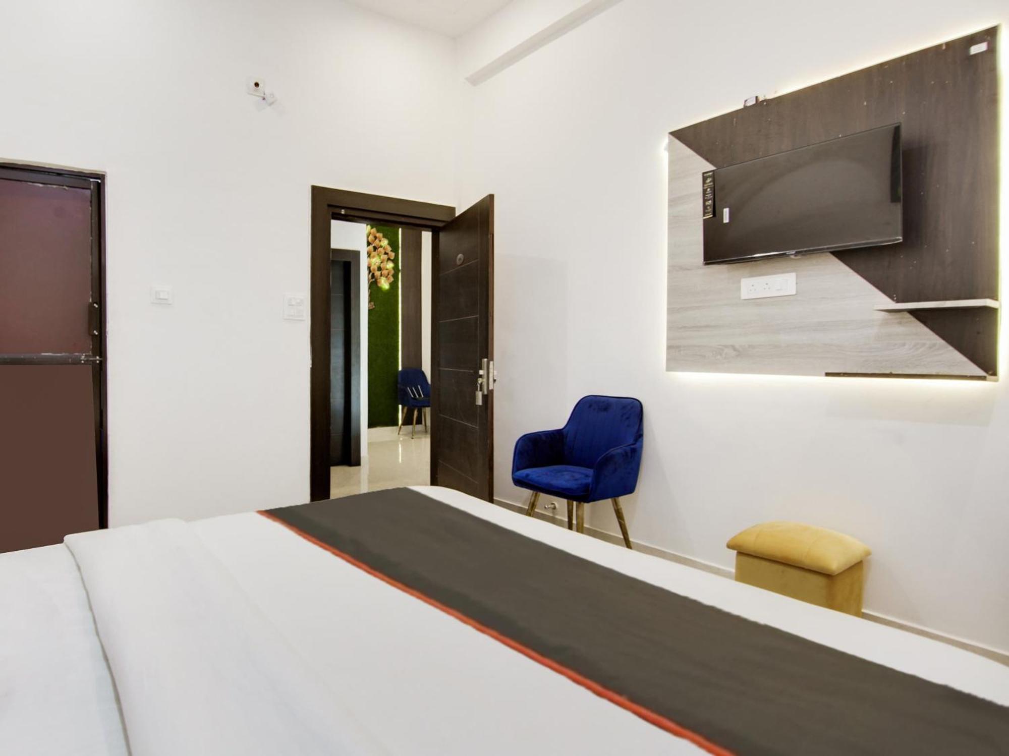 The Nines Hotel & Restro ไนนิตาล ภายนอก รูปภาพ