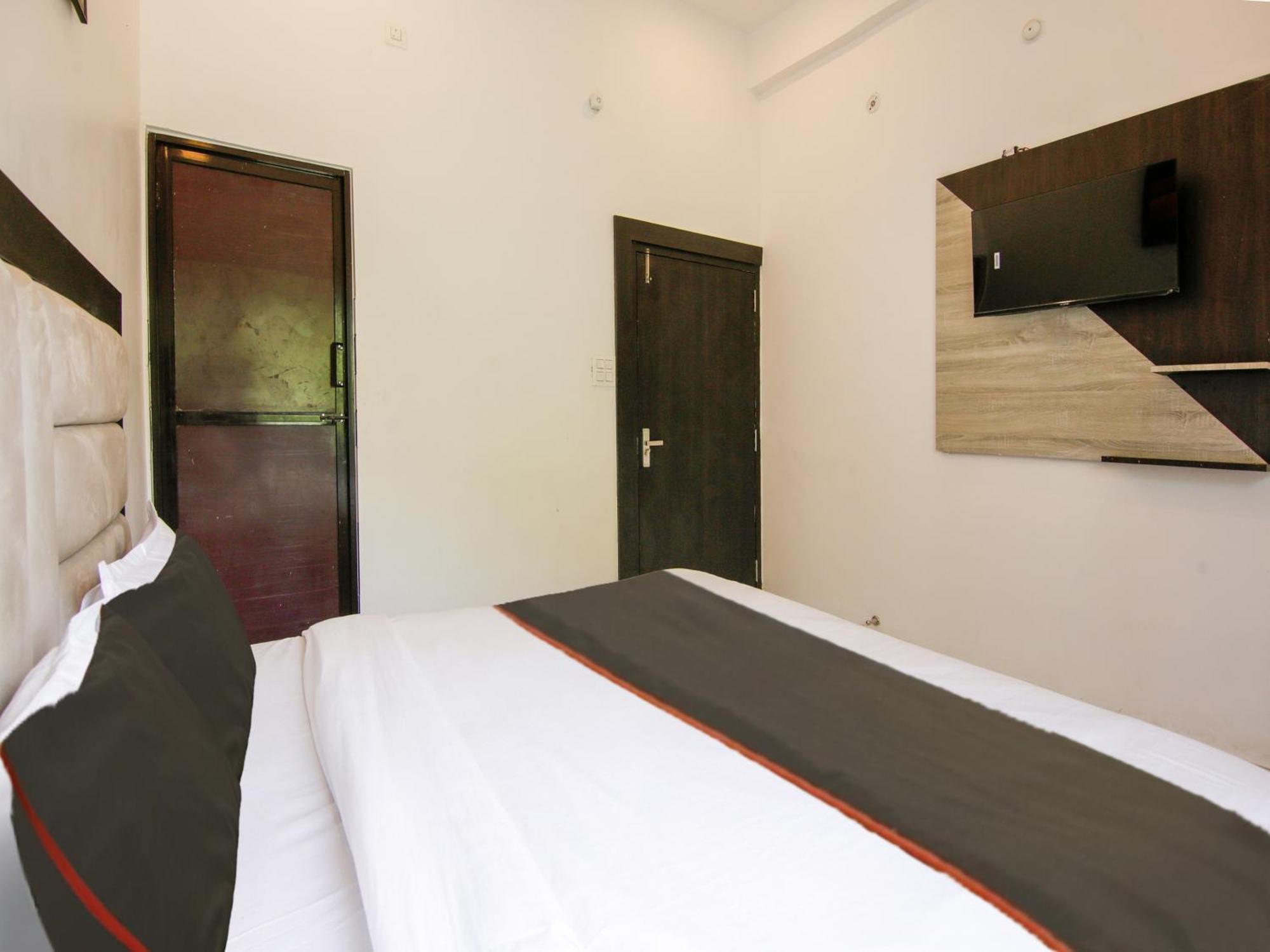 The Nines Hotel & Restro ไนนิตาล ภายนอก รูปภาพ